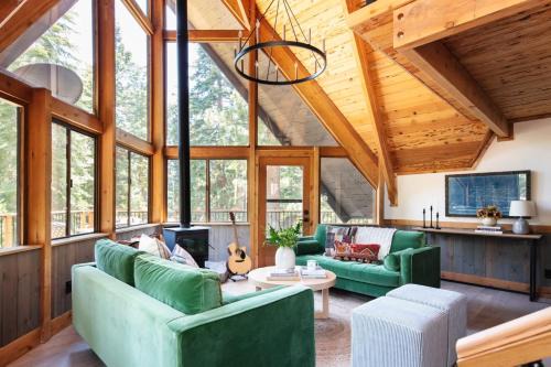 Carnelian Bay Chalet De Esquí | Timberline by AvantStay Stunning Chalet Cabin w Hot Tub Pool Table Home Theater