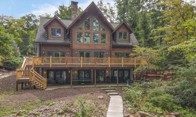 Thayerville Casa | Timberlodge: casa grande frente al lago con piscina cubierta privada