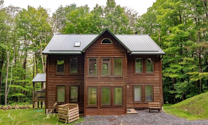 Old Timberline Casa | Timberly - 699 Ridge Road Timberly - Private Wooded Lot, Outdoor Hot Tub, Pool Table, Pet Friendly, Lake Access!