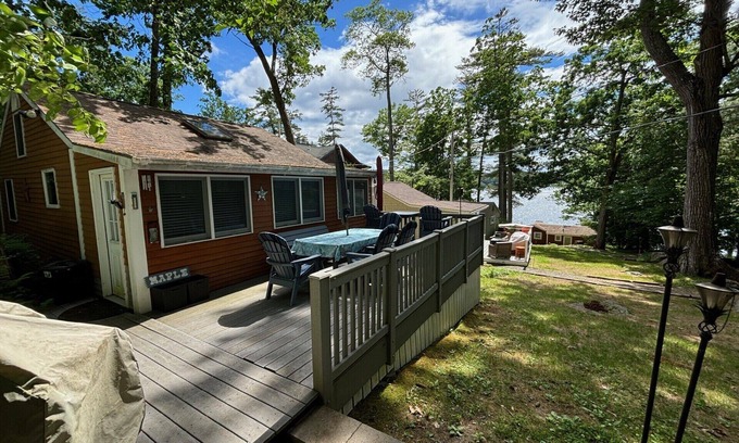 Meredith Cabaña | Timbers Cottage. Lake Winnipesaukee shared waterfront.