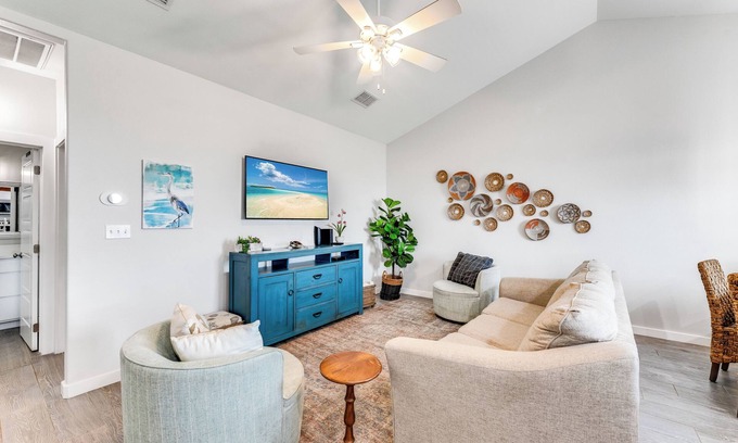 Corpus Christi Casa | Time to Unwind & Recharge at this Pet-Friendly home that's Close to the Beach