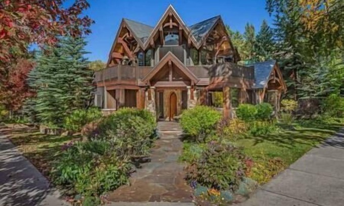 Downtown Casa | TIMELESS 5 BEDROOM-8 BATH MOUNTAIN HOME ASPEN, CO!