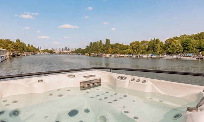 Saint-Cloud Alquiler De Eote | Timeless barge in Paris sauna-hammam jacuzzi