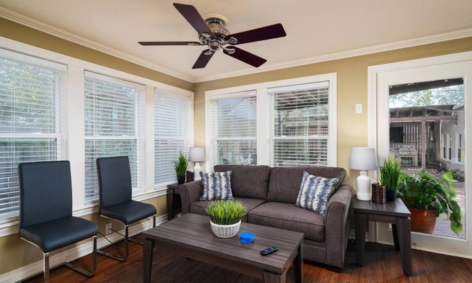 Del Mar Casa | Timeless Beach Beauty *️Huge Entire House 4/2 * Beach Attractions!