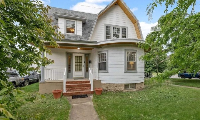 Rapid City Casa | Timeless Charm Meets Grand Living - 6Beds, 4.5 Baths Historic Home in Rapid City