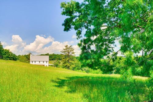 Vesta Casa | Timeless Hillsville Farmhouse Blue Ridge Parkway!
