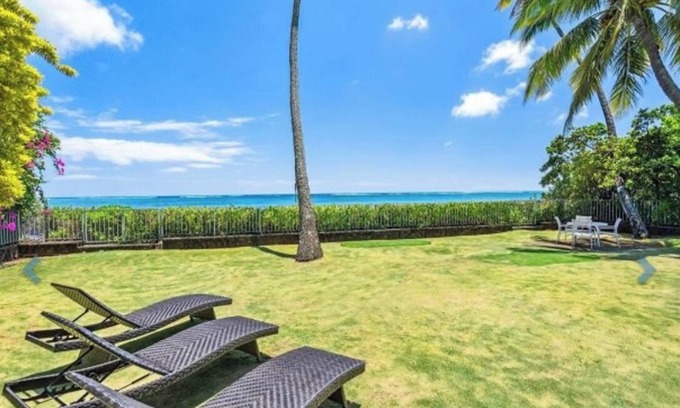 Eastern Honolulu Casa | Timeless Ossipoff, Beachfront Oasis