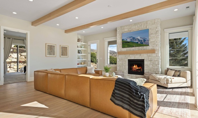 Heber Casa | TimpView Terrace, 5BR 4.5BA, Hot Tub, Decks, Incredible Views, Gym, Close to Deer Valley