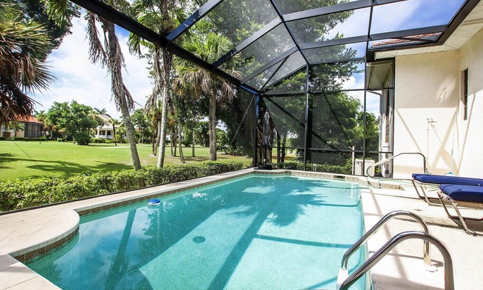 Beachview Country Club Estates Casa | Tin Cup - Beachview Estates home with pool on golf course