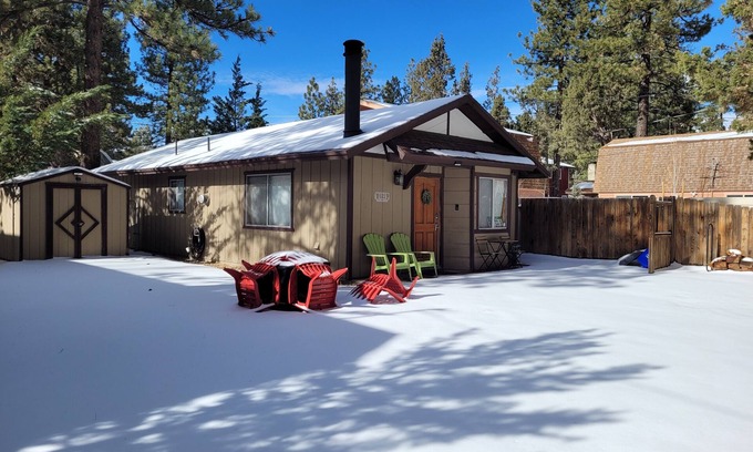 Peter Pan Casa | Tiny Bear Cabin Family Retreat 2br/1.5ba/ Wi-Fi