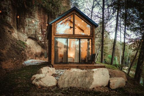 Rogers Casa | Tiny Cabin in RRG - The Taoist