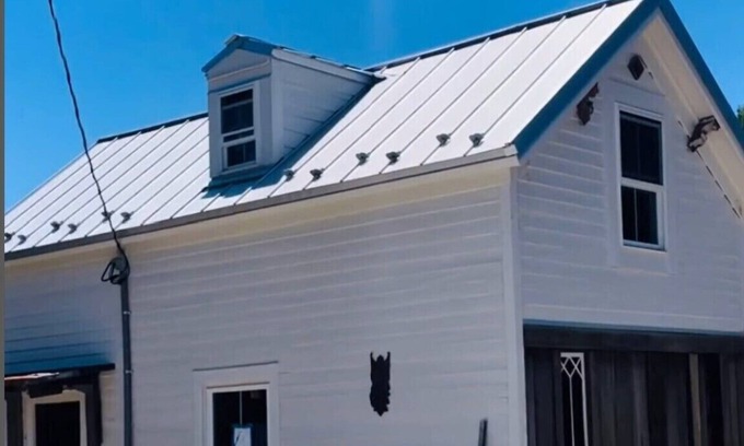 Lynchburg Casa | Tiny Carriage House downtown: Big yard, HUGE character.