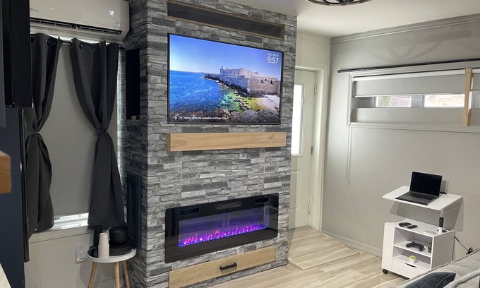 Orlando Apartamento | Tiny Charm Right Below Your Flight Path - 8PM-11AM