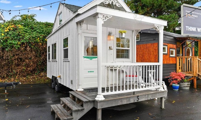 Kerns Casa | Tiny Digs Cottage House