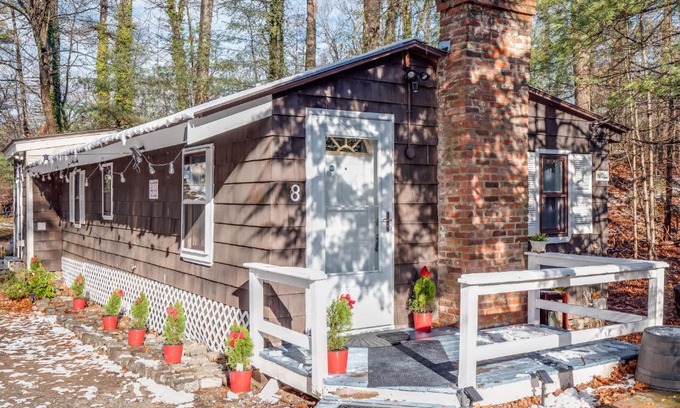 Middleton Casa | Entire Homestay with Cozy Winter Fire Pit