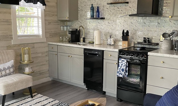Myrtle Grove Cabaña | Tiny Hideaway Cottage - cozy, private and pet friendly