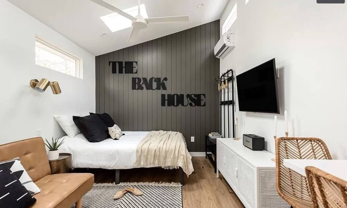 Austin Casa | TiNy HoMe-10min S Congress/Barton Springs/Downtown