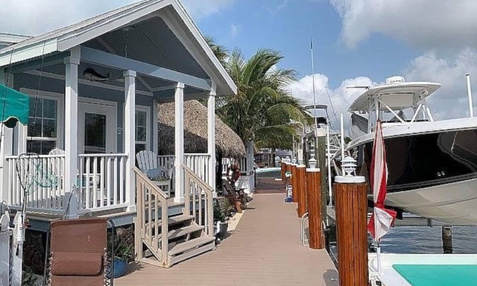 Key Largo Cabaña | Tiny home in Key Largo with Private Dock, Tiki Hut and Boat Lift