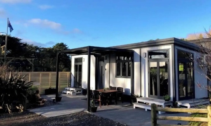 Egmont Village Casa | Tiny Home Luxury Farm Escape close to Mount Taranaki & central New Plymouth