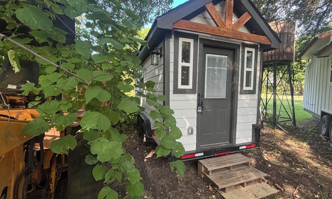 Azle Apartamento | Tiny Home near Lake Weatherford and Dove Ridge Winery