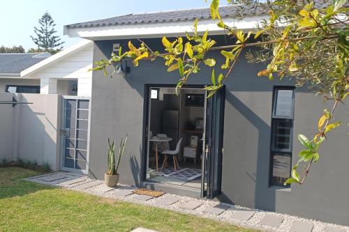 Port Elizabeth Casa | Tiny Home on Broadway