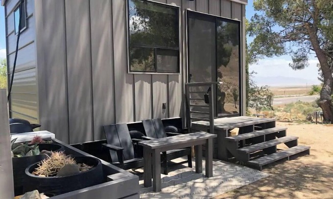 Lone Pine Casa | "TINY" HOME w/ expansive views of the Sierras NOW W/ WIFI!