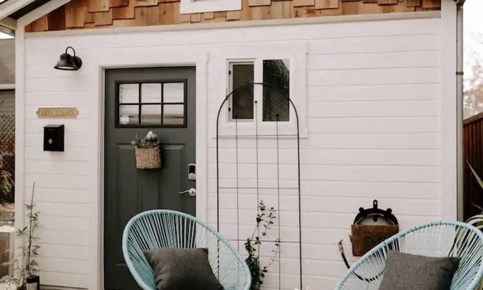 North Oak Park Casa | Tiny House Bungalow- walking distance to UC Davis Med Ctr, 10 min from Downtown!