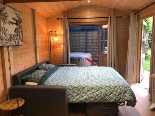 Courcelles Chalet De Esquí | Tiny House Close to Brussels South Charleroi Airport