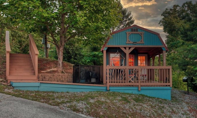 Gatlinburg - Pigeon Forge Cabaña | Tiny house experience! Re-discover Life, Love, Self and Peace
