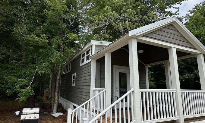 Siler City Casa | Tiny House - Farm Charm