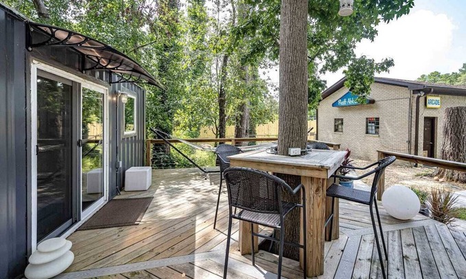Lithia Springs Casa | Tiny House & Huge Arcade Near Six Flags Over Georgia - Clothing Optional