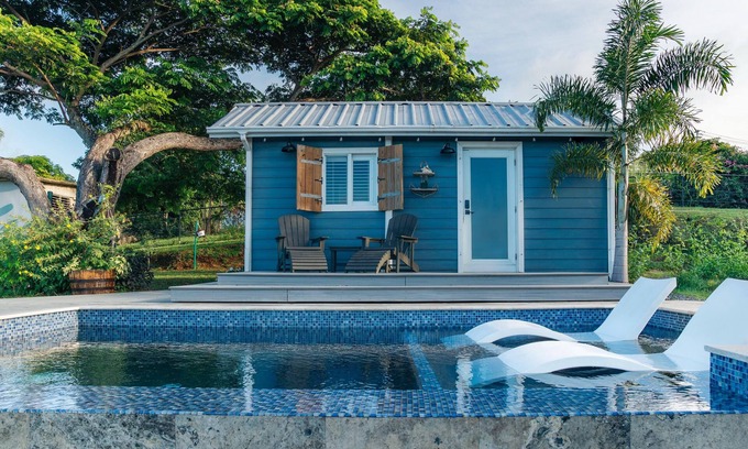 Florida Apartamento | Tiny house on an acre with ocean view and private infinity pool.