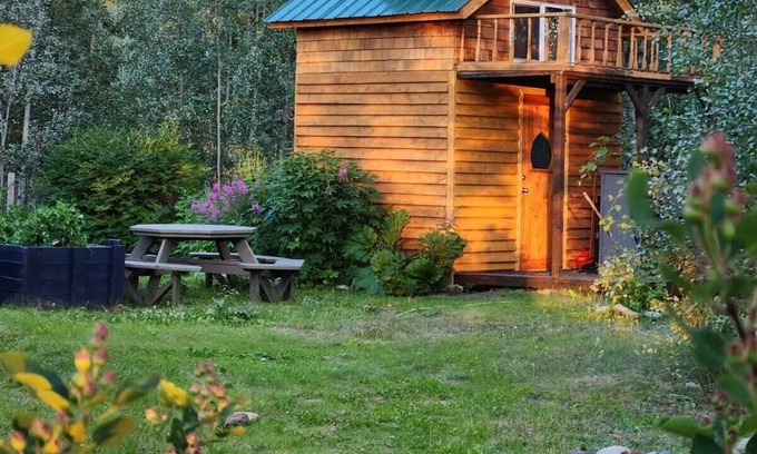 Whitehorse Cabina | Tiny House on Urban Farm-Glamping