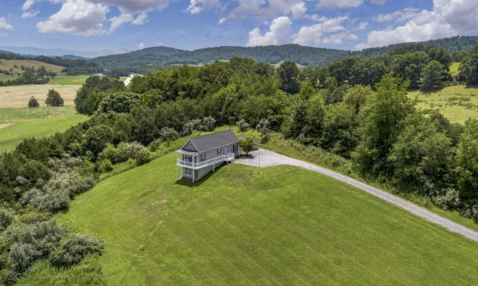 Lexington Casa | Tiny House w/ Big Mountain Views - near VMI & WLU