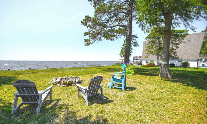 Albemarle Sound Cabina | Tiny House w/ Big Views: Cabin in Shiloh!