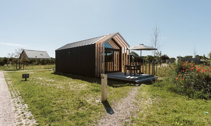 Ouddorp Chalet De Esquí | Tiny house where your dog is welcome as well!