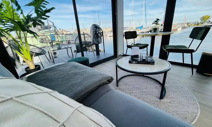 Zeewolde Alquiler De Eote | Tiny houseboat near the beach and the center
