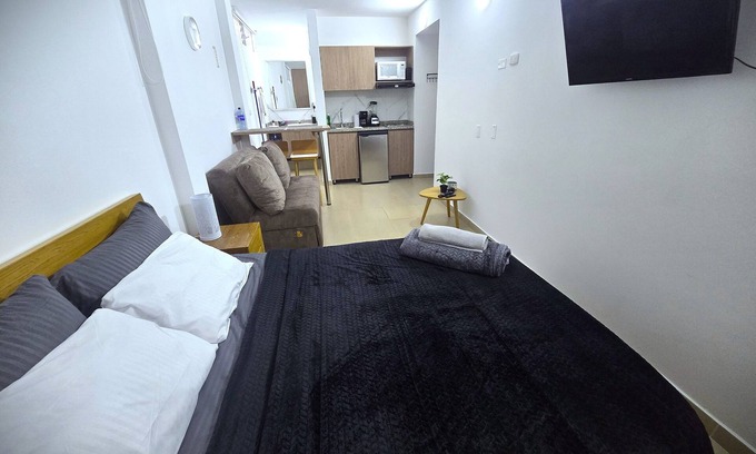 Cedritos Cama Y Desayuno | Tiny Loft Apt for up to 3 people
