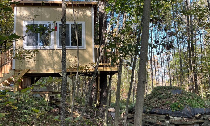 Westford Cabina | TinyTreehouse for Two