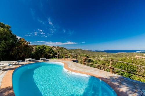 Cannigione Casa | Tipica Casa Sarda con Piscina Privata e Vista Mare