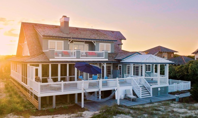 East Beach Casa | Las tres plantas de Ocean's 9 deslumbrantes al lujo frente al mar. 2K / 1Q / 4Tw / SL10