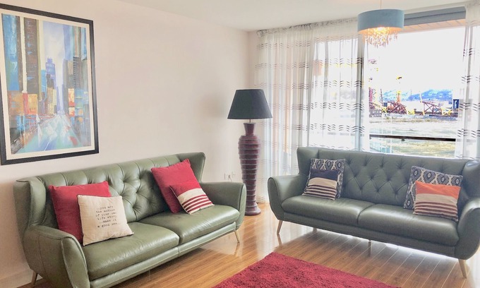 Titanic Quarter Apartamento | TITANIC: 150 + 5 Comentarios Excelentes para 7 huéspedes | 1 min a pie de la historia Titanic