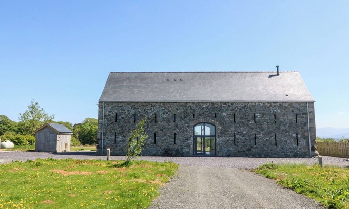 Bodorgan Cabaña | TITHE BARN, pet friendly, luxury holiday cottage in Malltraeth