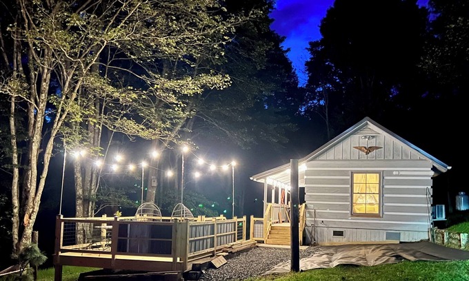 Laurel Springs Cabina | Tobe’s cabin, complete with EV hook up …nin the Alleghany mountains of NC