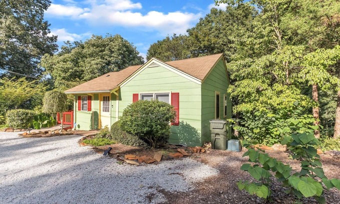 Toccoa Cabaña | Toccoa House (2-Bedroom Cottage) - Handicap accessible - Pets Allowed by RedAwning
