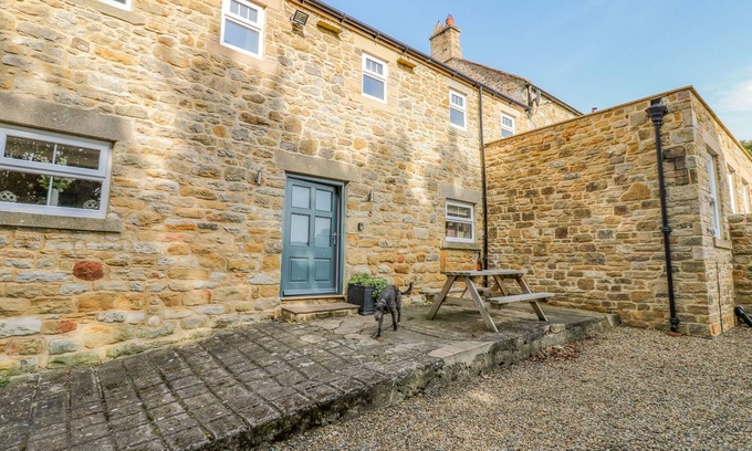 Hallington Cabaña | TODRIDGE BARN, pet friendly, character holiday cottage in Corbridge