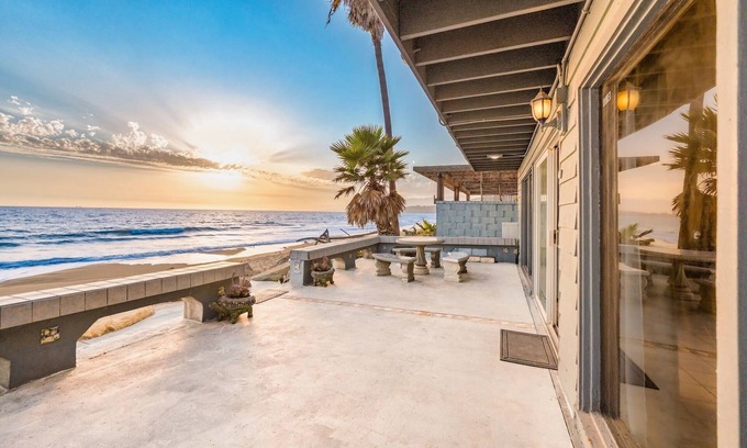 Mussel Shoals Casa | Toes in the Sand! Great Location!