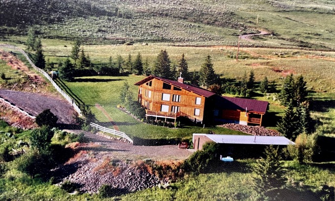 Emigrant Casa | Tom Miner Creek Main House