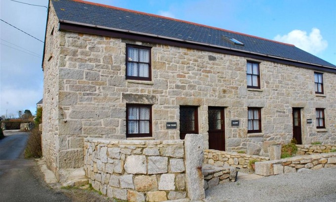 Penryn Cabaña | Tom Thumb, far reaching views of the countryside.