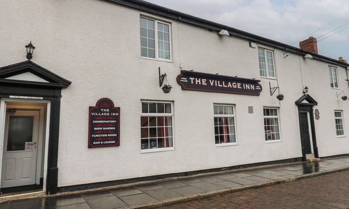Murton Cabaña | TOMMY'S ROOM, pet friendly, with a garden in Murton, County Durham